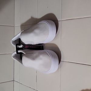 White 7 1/2 woman slip-on shoes